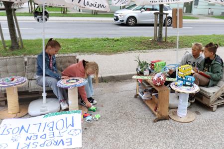 ETM NA PARKIRIŠČU V CENTRU CERKNICE 10 FOTO LJUBO VUKELIČ